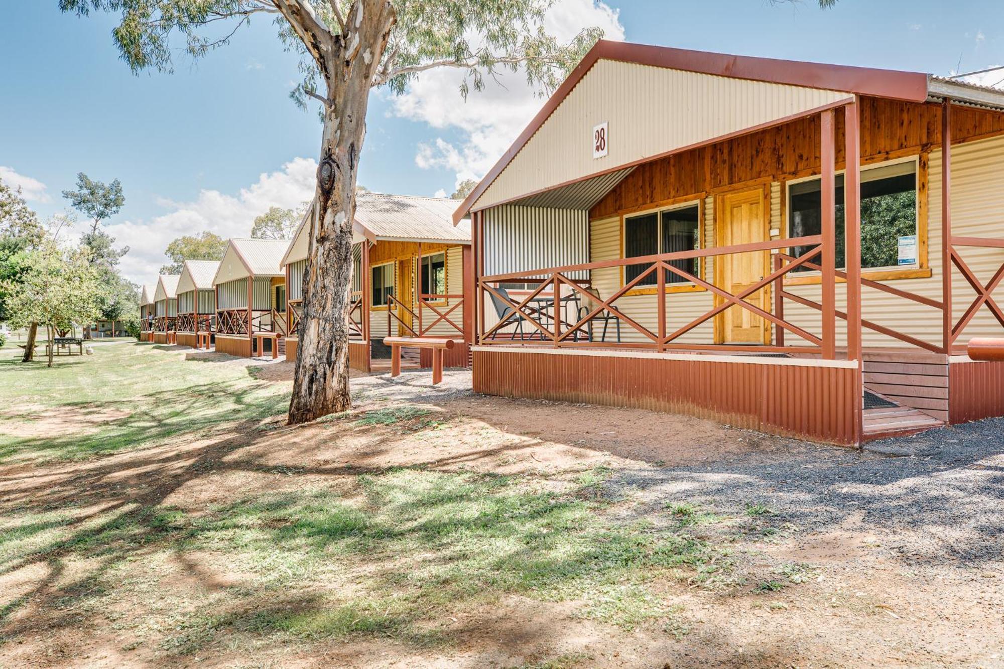 Nyngan Riverside Tourist Park Hotel ภายนอก รูปภาพ